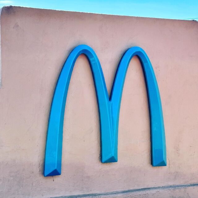 🌎 Turquoise arches at McDonald’s in Sedona, AZ! The only McD’s in the world with turquoise arches! 
.
.
.
.
.
#turquoisearches #mcdonalds #sedona #sedonamcdonalds